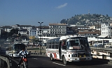 861_Straatbeeld met bus, Quito